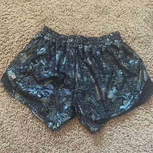 Lululemon, Hotty Hot, LR 4’, Size 6, Logo Flourish Black Iridescent Foil Black